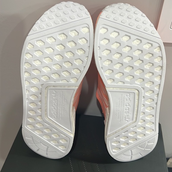 Brand New NMD R1 W SUNGLO SIZE 10 - Picture 3 of 5